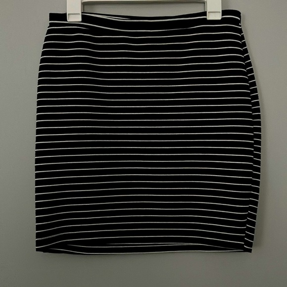Lily Star Black and White Striped Stretch Skirt in Size Large - Picture 1 of 4
